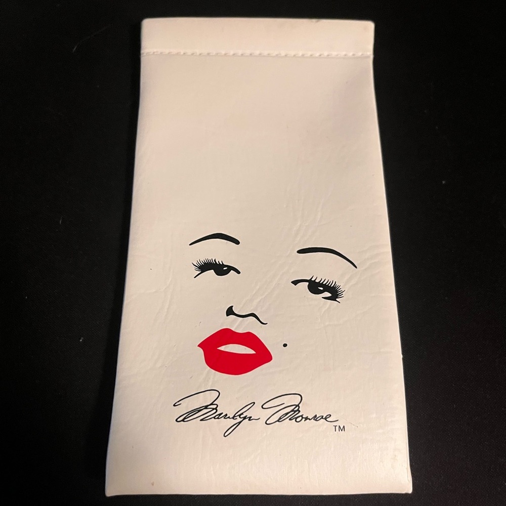Eye glass case
